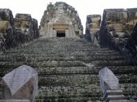 0524 Angkor Wat- Treppe JETZT gesperrt.jpg &ndash; &copy; Peter Möbius (Eberhardt TRAVEL)