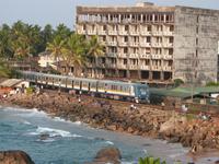 Zug in Colombo &ndash; &copy; Linda Hartge (Eberhardt TRAVEL)