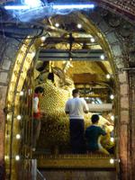 334. Mahamuni Pagode, Mandalay, Myanmar &ndash; &copy; Maria Michel (Eberhardt TRAVEL)
