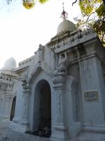 352. Kuthodaw Pagode, Mandalay, Myanmar &ndash; &copy; Maria Michel (Eberhardt TRAVEL)