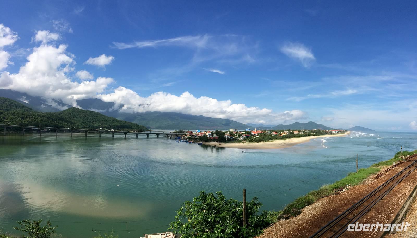213 Lang Co-Strand &ndash; &copy; Ngoc Anh Nguyen (Eberhardt TRAVEL)