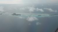 Abflug: ein letzter Blick auf Lankanfinolhu (rechts) &ndash; &copy; Frank Nimschowski (Eberhardt TRAVEL)
