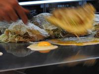 Okonomiyaki &ndash; &copy; Sabine Letzybyll (Eberhardt TRAVEL)
