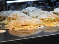 Okonomiyaki &ndash; &copy; Sabine Letzybyll (Eberhardt TRAVEL)