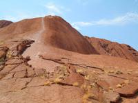 Outback - Spaziergänge am Uluru (Ayers Rock), Aufgang zum Uluru &ndash; &copy; Katrin Deutschbein (Eberhardt TRAVEL)