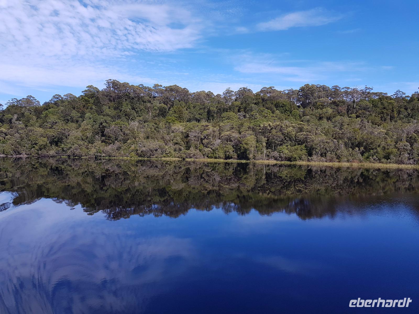 Wunderschöne Spiegelung auf dem Gordon River &ndash; &copy; Madlen Lippe (Eberhardt TRAVEL)