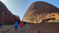 Rundreise Australien - Wanderung bei den Kata Tjutas im Outback &ndash; &copy; Franziska Bergmann (Eberhardt TRAVEL)