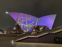 Australien - grenzenloses Fernweh: Projektion von Aboriginalkunst auf die Opernsegel &ndash; &copy; Ekkehard Villing (Eberhardt TRAVEL)