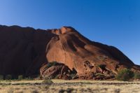 Spaziergang am Uluru.jpg &ndash; &copy; Annika Lembke (Eberhardt TRAVEL)