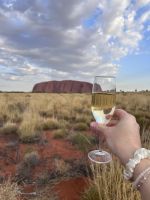 Sektchen am Uluru &ndash; &copy; Anne Fohlert (Eberhardt TRAVEL)