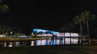 Darwin bei Nacht: Blick auf das Conference Centre und die Lagune &ndash; &copy; Monika Cortese (Eberhardt TRAVEL)