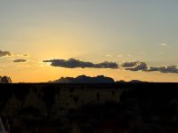 10. Tag: Sounds of Silence Dinner – Sonnenuntergang über Kata Tjuta