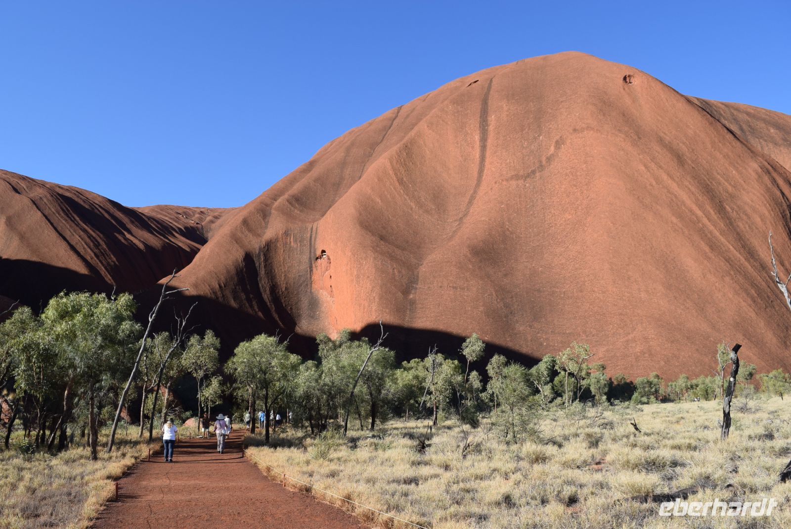 kurze Wanderung am Uluru &ndash; &copy; Gunter Looß (Eberhardt TRAVEL)