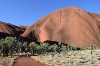 kurze Wanderung am Uluru &ndash; &copy; Gunter Looß (Eberhardt TRAVEL)