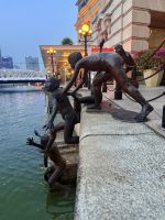 Skulpturen am Wasser - Singapur