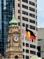 Uhrturm und Flagge - Sydney - NSW - Australien &ndash; &copy; Manuel González Urrutia (Eberhardt TRAVEL)
