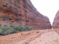 Outback - Wanderung bei den Kata Tjutas (Olgas) &ndash; &copy; Katrin Deutschbein (Eberhardt TRAVEL)