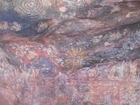 Outback - Spaziergänge am Uluru (Ayers Rock), Ureinwohner-Symbole &ndash; &copy; Katrin Deutschbein (Eberhardt TRAVEL)