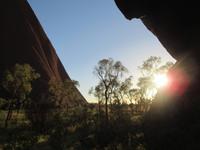 Spaziergang am Ayers Rock &ndash; &copy; Manuela Kreuz (Eberhardt TRAVEL)