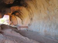 Spaziergang am Fuße des Uluru &ndash; &copy; Juliane Voigt (Eberhardt TRAVEL)