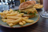 Barramundi-Burger &ndash; &copy; Eric Richter (Eberhardt TRAVEL)