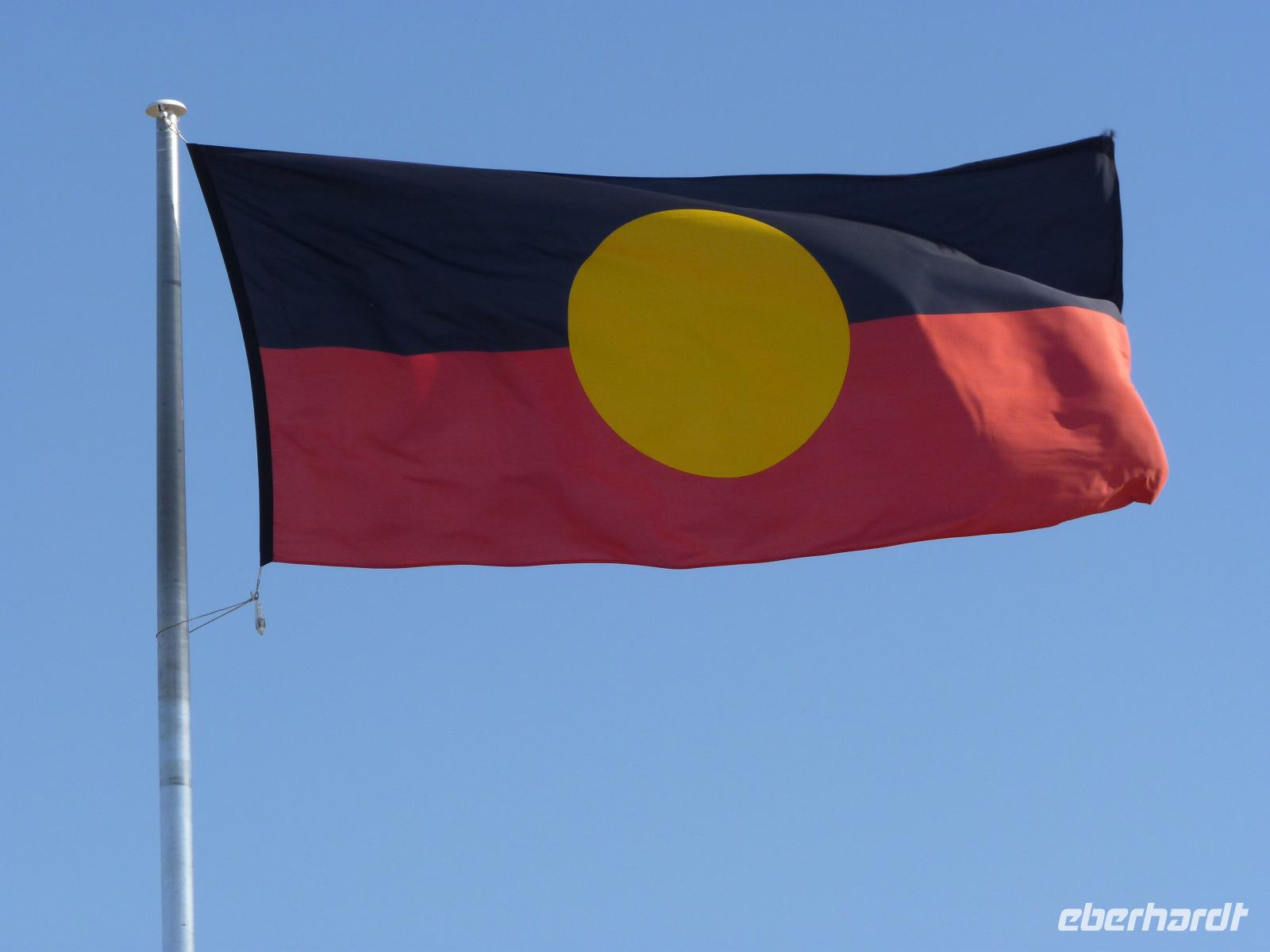 097 Flagge der Aborigines &ndash; &copy; Jens Petzoldt (Eberhardt TRAVEL)