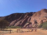 079 Ayers Rock - Wanderung &ndash; &copy; Jens Petzoldt (Eberhardt TRAVEL)