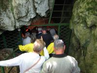 Abstieg in die Saeva Dupka Grotte &ndash; &copy; Heiner Preiss (Eberhardt TRAVEL)