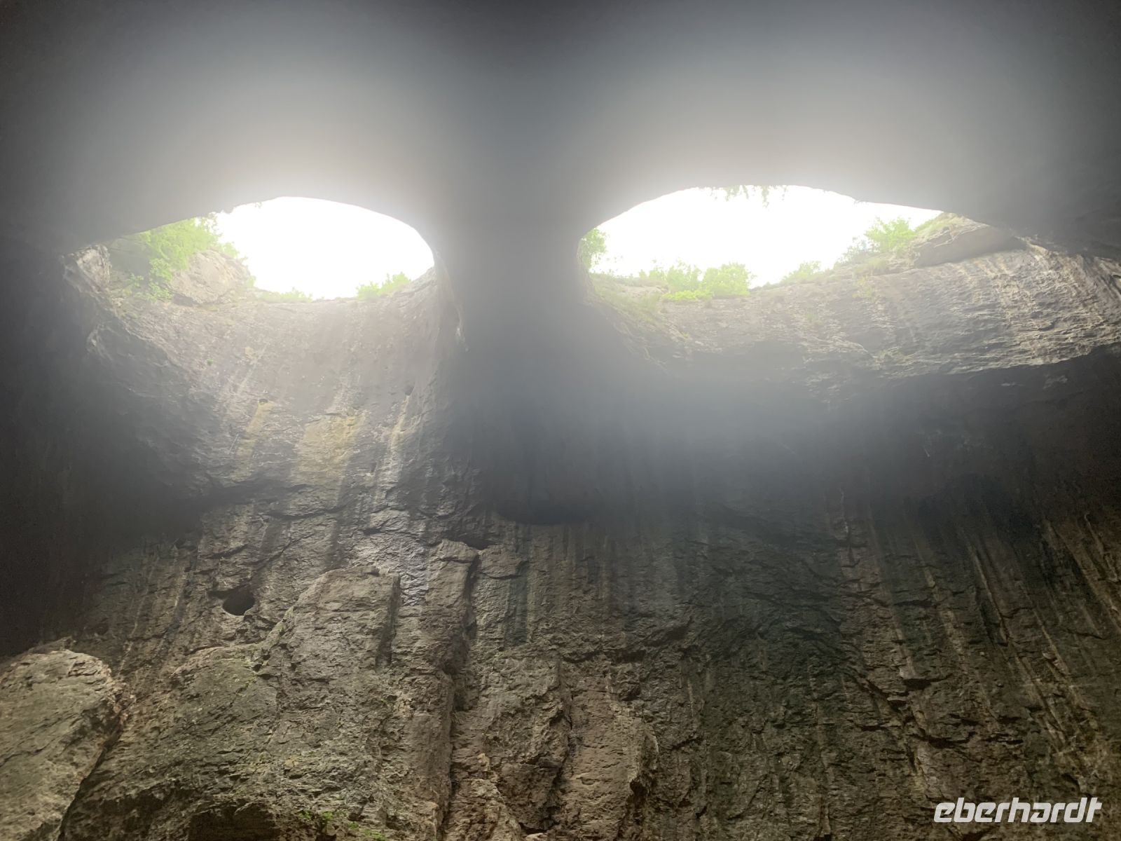 Prohodna-Höhle: Gottes Augen &ndash; &copy; Elke Knappe (Eberhardt TRAVEL)