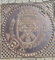 Kanaldeckel Hermannstadt &ndash; &copy; Frank Schäfer (Eberhardt TRAVEL)