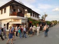 und nun gehts ins Restaurant &ndash; &copy; Elisabeth Fox-Maerki (Eberhardt TRAVEL)