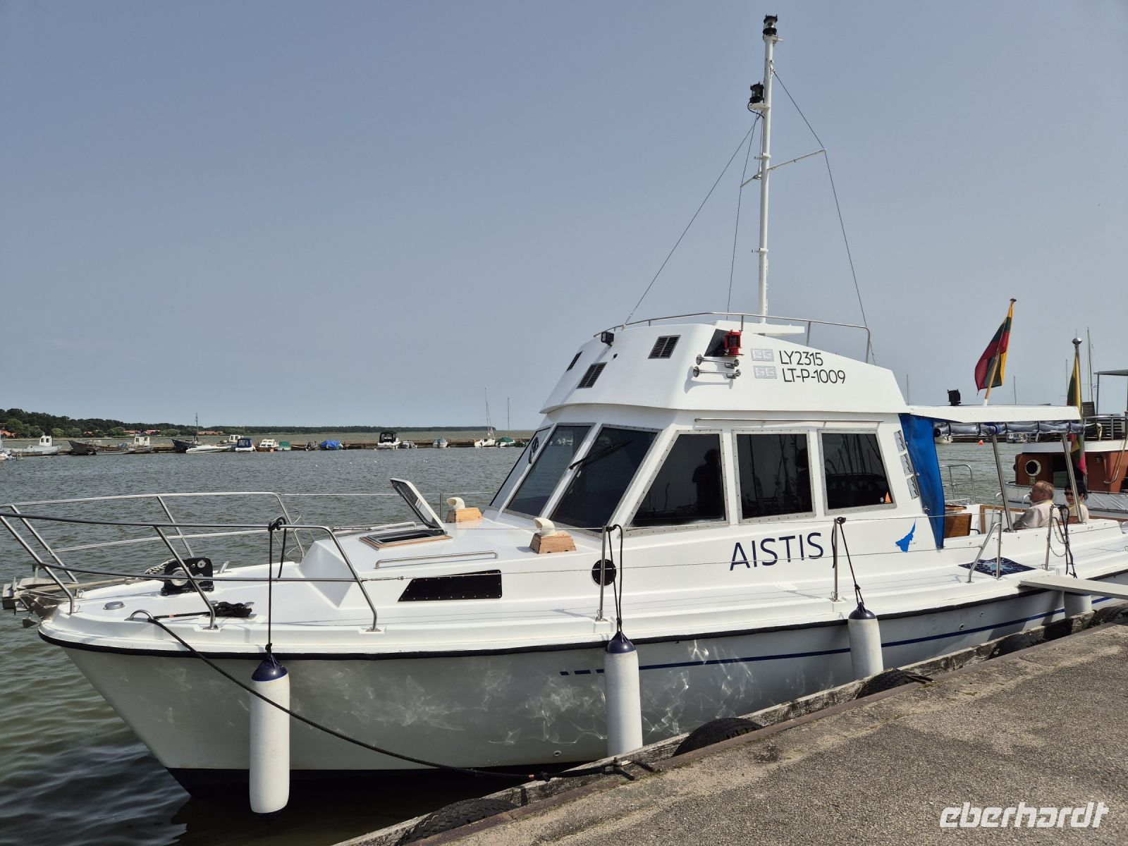 Tag 4 - Kurische Nehrung - Unser Boot für die Fahrt zu den unbewachsenen höchsten Dünen &ndash; &copy; Jana Wessendorf (Eberhardt TRAVEL)