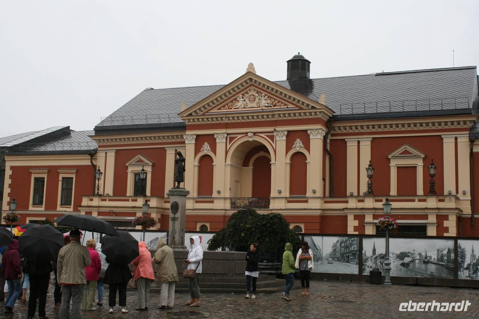 am Ännchen von Tharau Brunnen in Klaipeda &ndash; &copy; Manuela Kreuz (Eberhardt TRAVEL)
