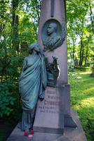 10_Petersburg_Wassiliewskikloster_Künstlerfriedhof_Strawinski &ndash; &copy; Andreas Höhn (Eberhardt TRAVEL)