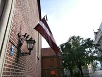 Riga Lettland Flagge &ndash; &copy; Ingrid Langer (Eberhardt TRAVEL)