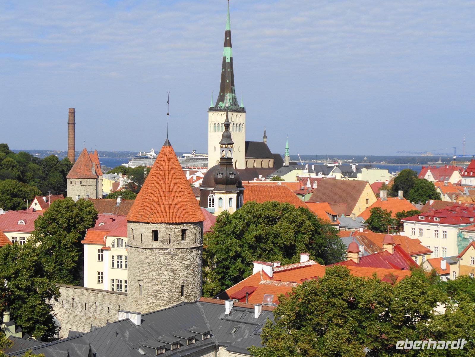 Estland - Tallinn - Panorama mit Olaikirche &ndash; &copy; Martina Häselbarth (Eberhardt TRAVEL)