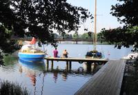 Litauen - Trakai - Bootssteg am Galvé-See &ndash; &copy; Martina Häselbarth (Eberhardt TRAVEL)