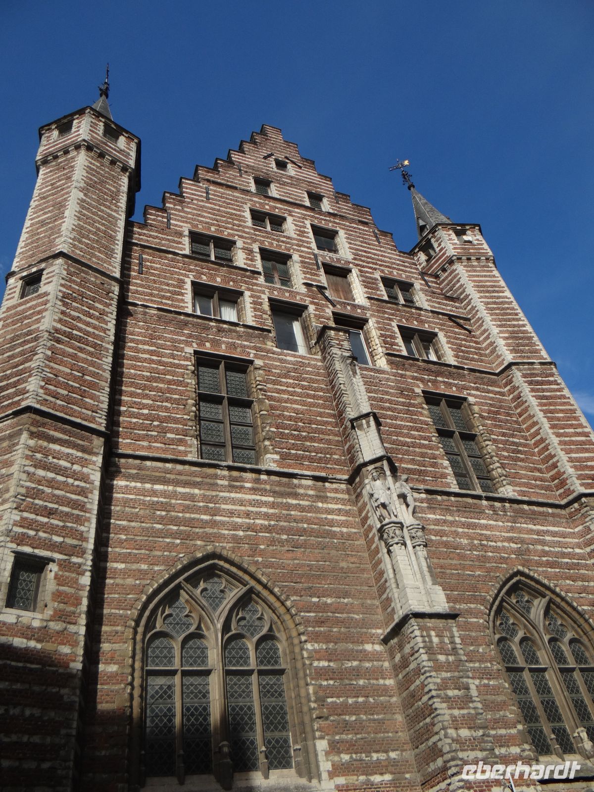 Antwerpen, die Fleischhalle. Das Mauerwerk scheint zart durchzogen zu sein... &ndash; &copy; Vivian Kreft (Eberhardt TRAVEL)
