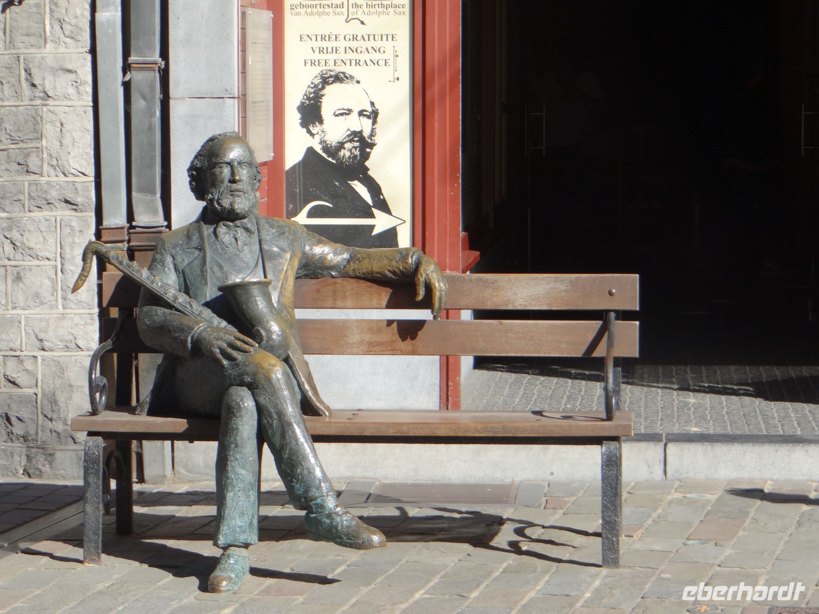 Dinant, Adolphe Sax vor seinem Geburtshaus &ndash; &copy; Vivian Kreft (Eberhardt TRAVEL)