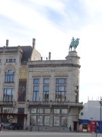 Antwerpen, hier schnuppert ein Dromedar Höhenluft und schaut nebenan in den Zoo.  &ndash; &copy; Vivian Kreft (Eberhardt TRAVEL)