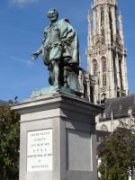 Antwerpen, Denkmal für Peter Paul Rubens und hinter ihm die Kathedrale &ndash; &copy; Vivian Kreft (Eberhardt TRAVEL)