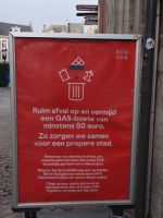 Brügge, Bußgeld für achtloses Wegwerfen von Kippen, Kaffeebecher, Papierchen… &ndash; &copy; Vivian Kreft (Eberhardt TRAVEL)