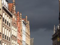 Brügge, dräuende Wolken und dann wieder Sonnenschein – den ganzen Tag über dieses Wolkenspiel. &ndash; &copy; Vivian Kreft (Eberhardt TRAVEL)