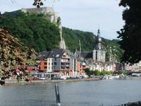 Dinant. (leiderz.Zt.  ohne Haltemöglichkeit) &ndash; &copy; Peter Großer (Eberhardt TRAVEL)