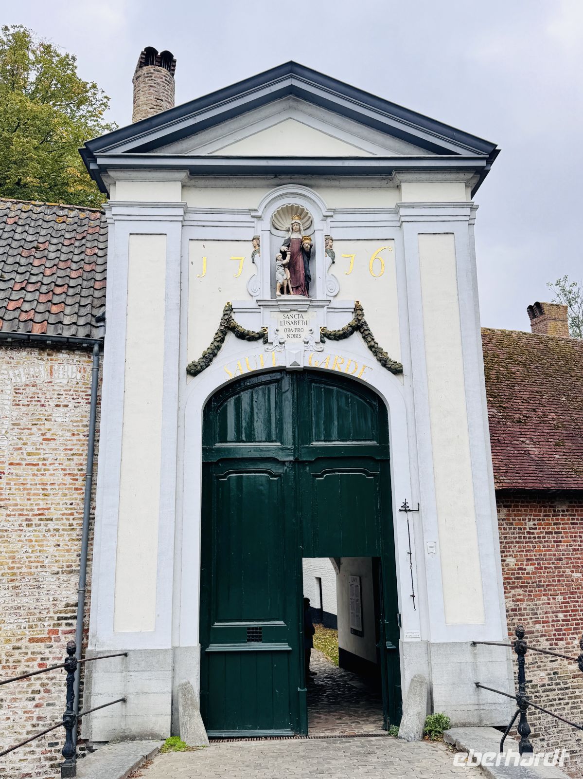 Tag 6 - Eingang zum Beginenhof, Brügge &ndash; &copy; Christin Kuschka (Eberhardt TRAVEL)