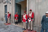Soldaten in  La Paz &ndash; &copy; Benjamin Rodriguez Manzanares (Eberhardt TRAVEL)