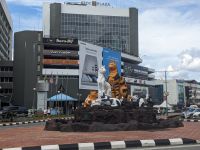43. Innenstadt Kuching - Katzenstatue &ndash; &copy; Teresa Rumpel (Eberhardt TRAVEL)