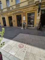 Tag 2 - Stadtführung in Sarajevo - eine der Rosen von Sarajevo.jpg &ndash; &copy; Jana Wessendorf (Eberhardt TRAVEL)