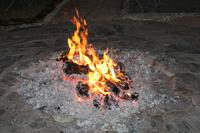 Lagerfeuer an der Lodge &ndash; &copy; Vicky Kern (Eberhardt TRAVEL)