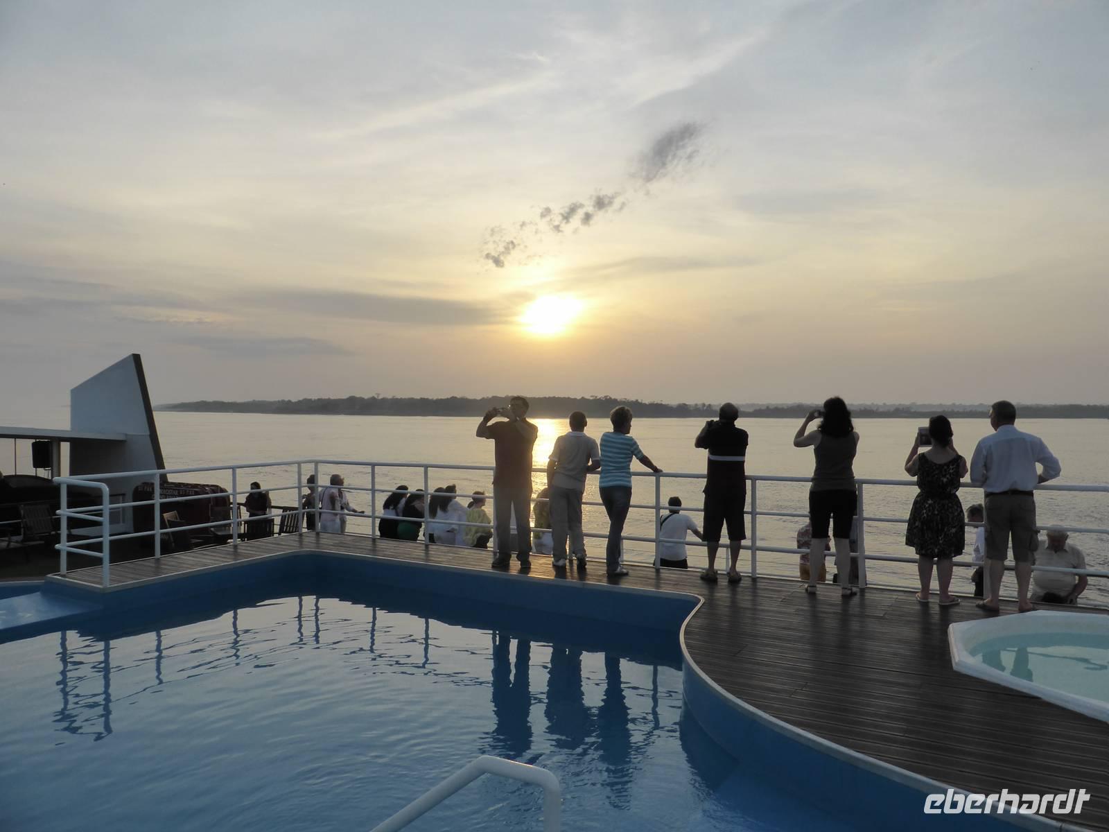 143-Zusammenfluss-Amazonas-Rio_Negro &ndash; &copy; Dirk Schlosser (Eberhardt TRAVEL)